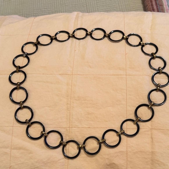 Jewelry - Elegant Black and Gold Circle Link Necklace